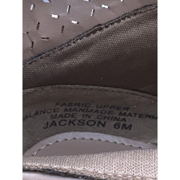 Violet & Red Jackson Laser Cut Topline Booties – Taupe – 6 – NWOB - Picture 7 of 8